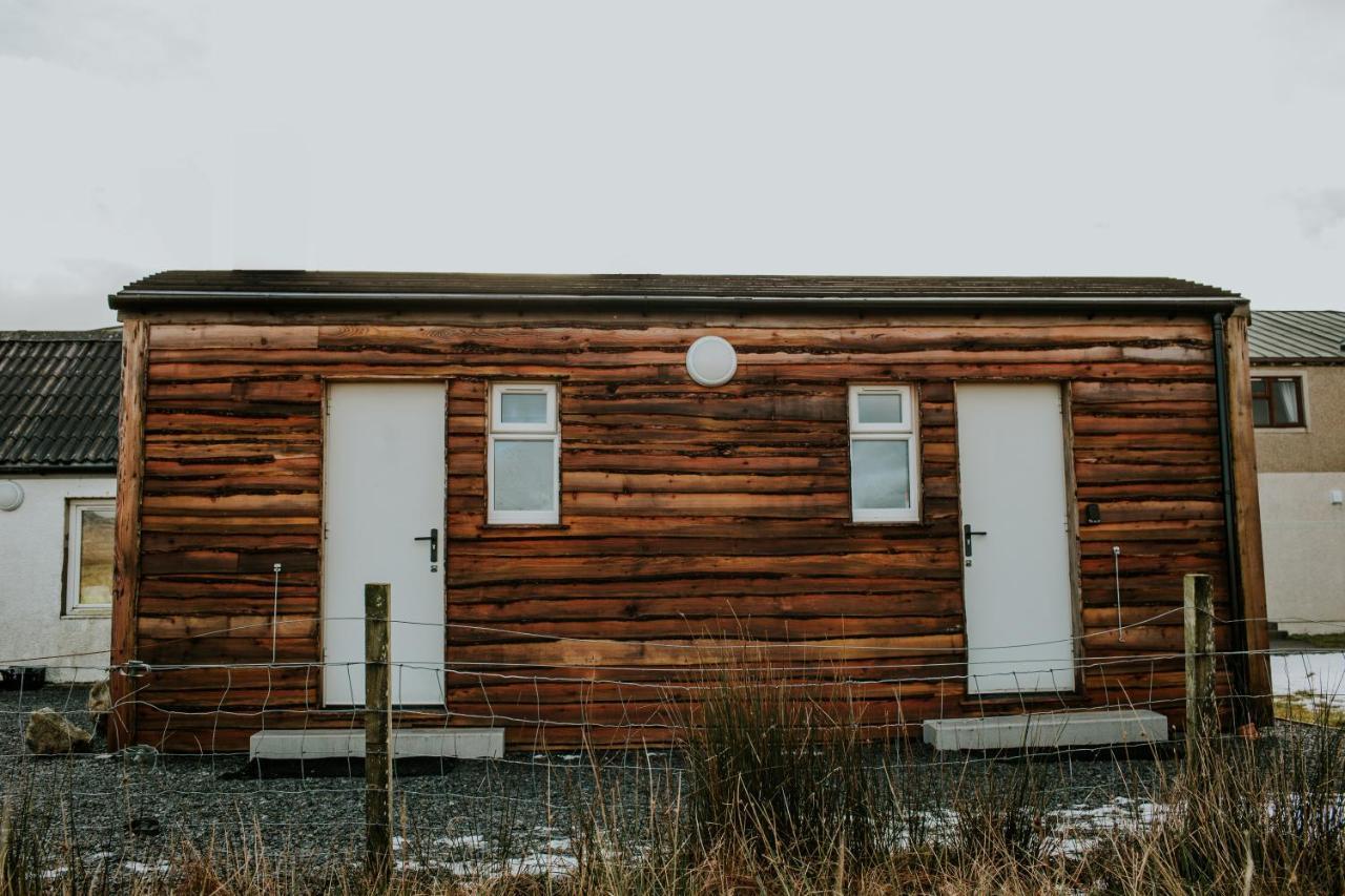 Uist Travel Accommodation Daliburgh  Esterno foto